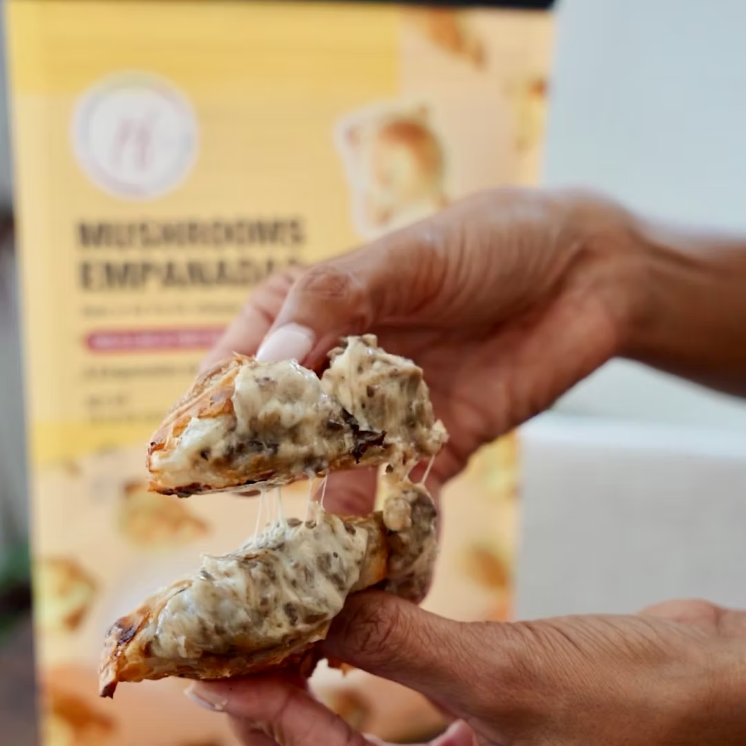 Empanada Argentina de Champiñón - 6 units | Patagonia Flavors